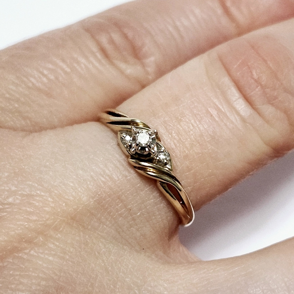 Diamond 10K Gold Solitaire Ring Canadian